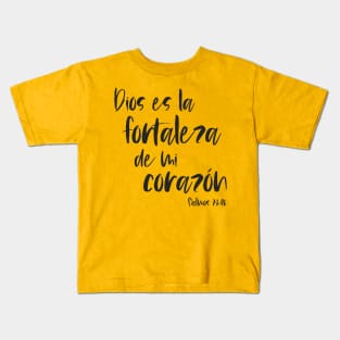 Biblico Cristiano: Dios es la fortaleza de mi corazón (texto negro, español) Kids T-Shirt